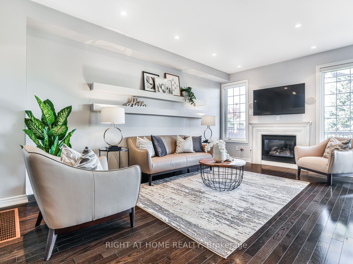 50 Mansard Dr