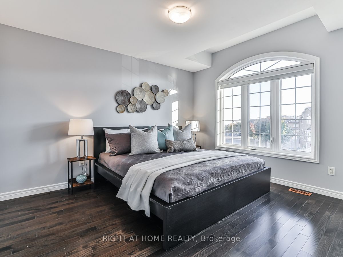 50 Mansard Dr