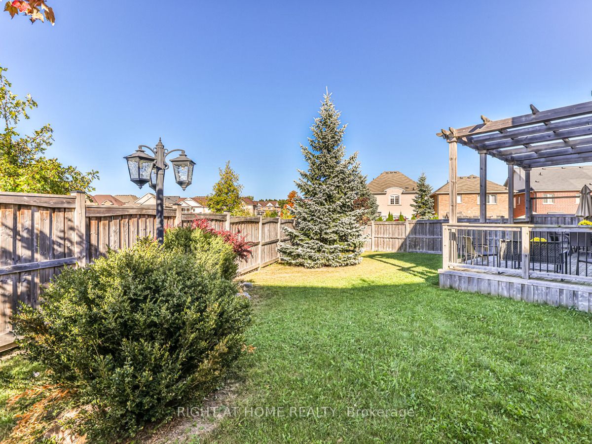 50 Mansard Dr