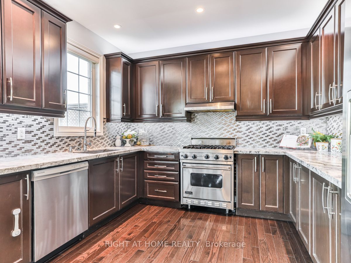 50 Mansard Dr
