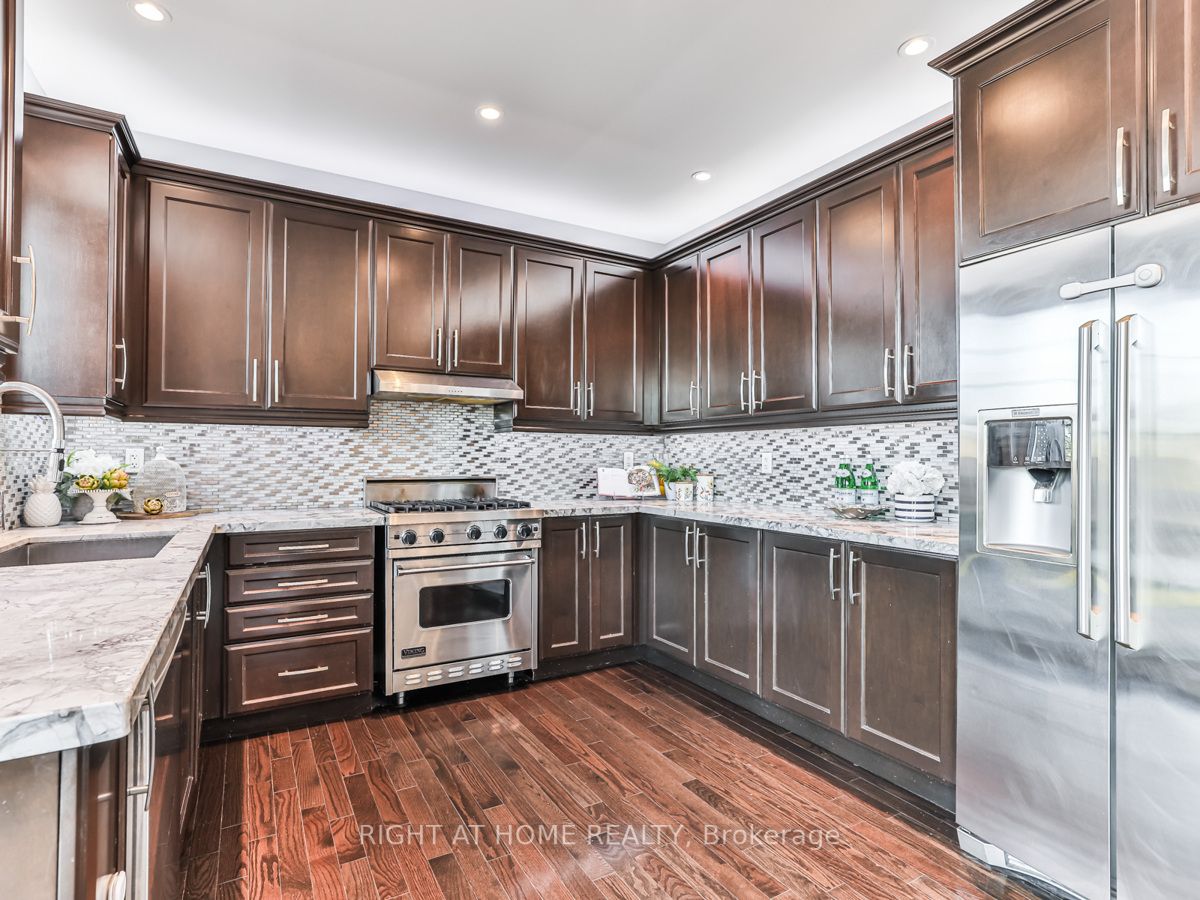 50 Mansard Dr