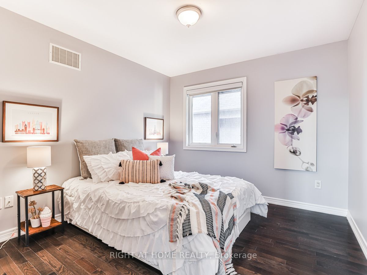 50 Mansard Dr