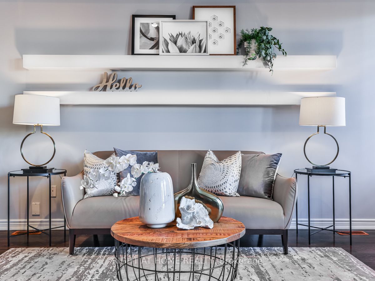 50 Mansard Dr