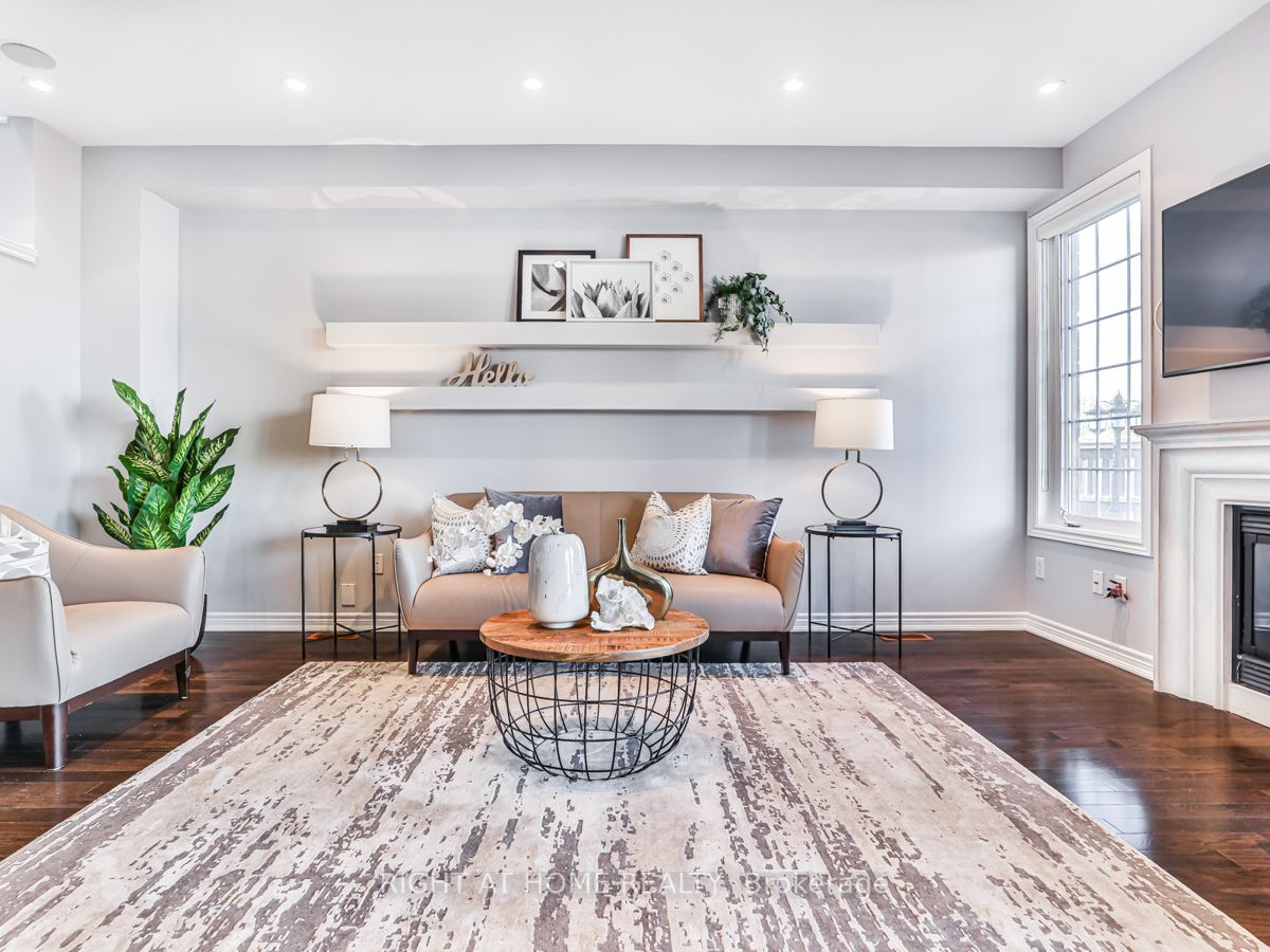 50 Mansard Dr