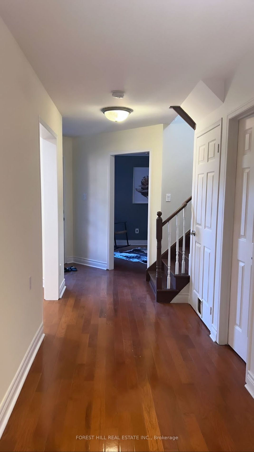 393 Pickering Cres