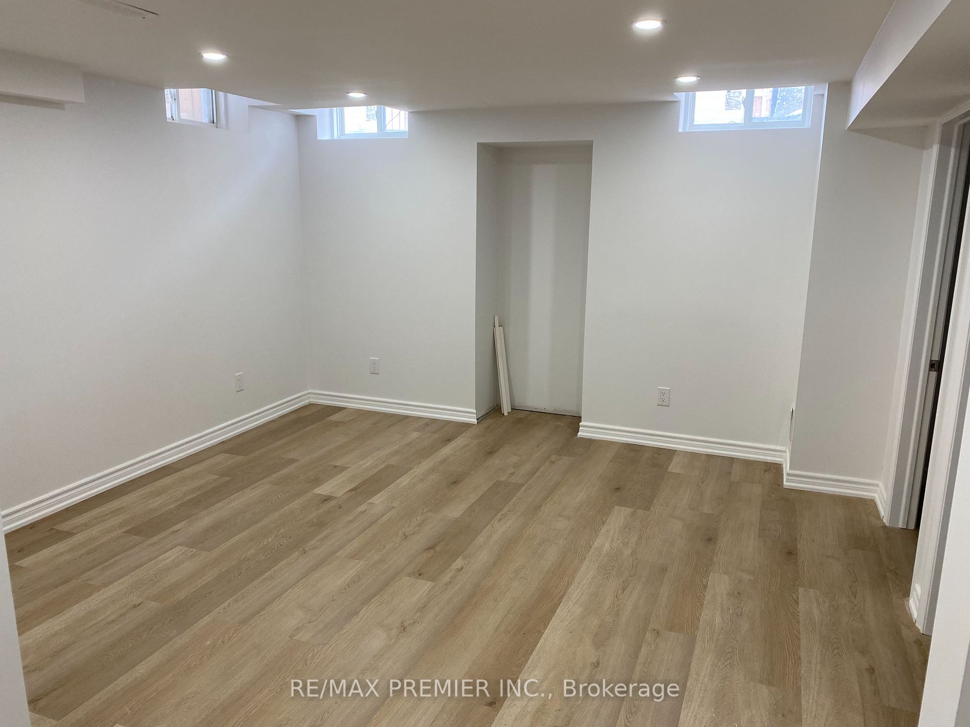 126 Gibson Circ, #Lower