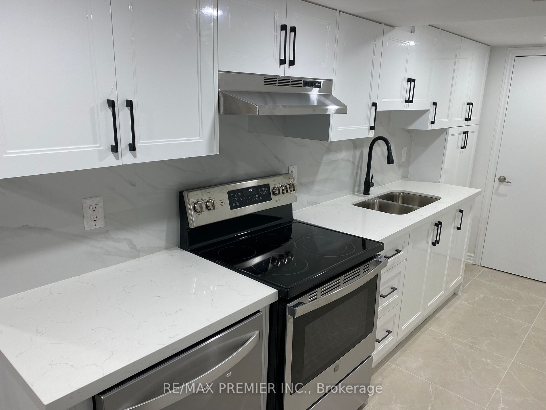 126 Gibson Circ, #Lower