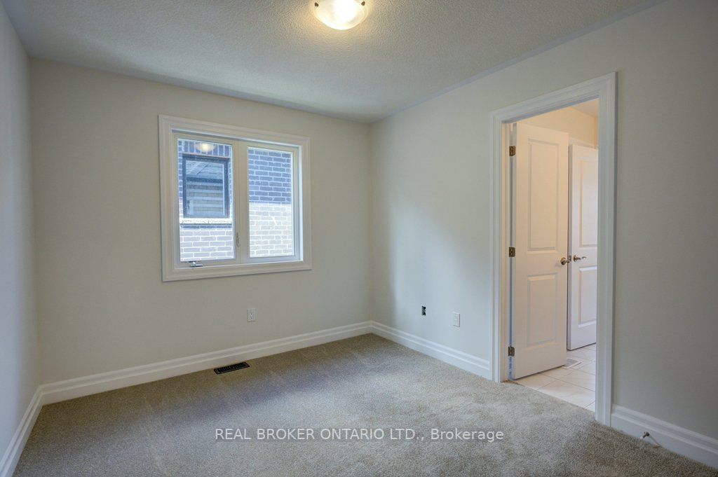 1546 Stovell Cres N
