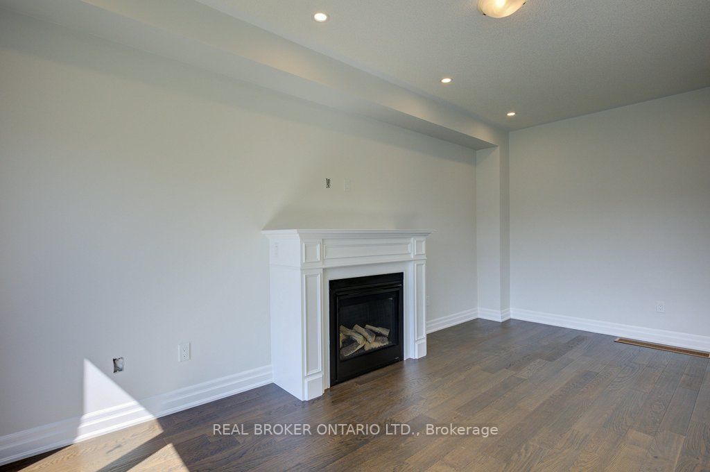 1546 Stovell Cres N