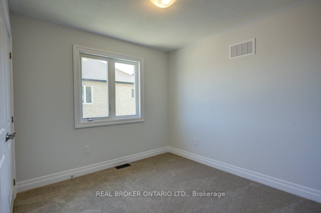 1546 Stovell Cres N