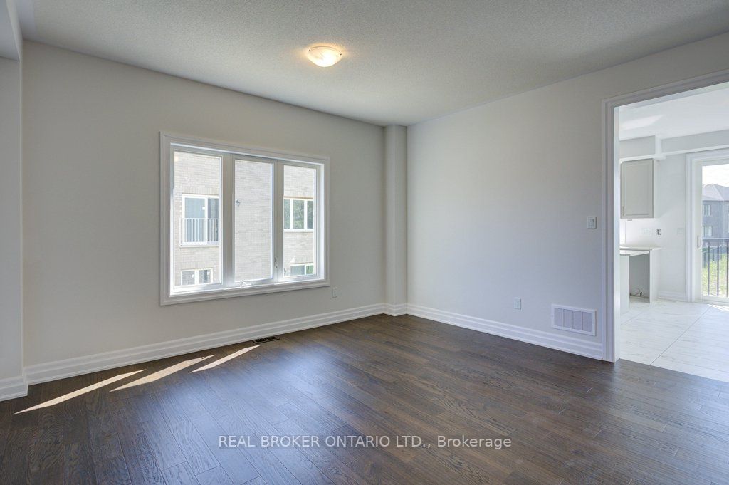 1546 Stovell Cres N