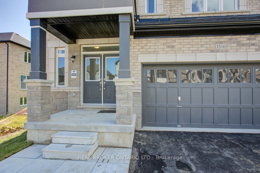1546 Stovell Cres N