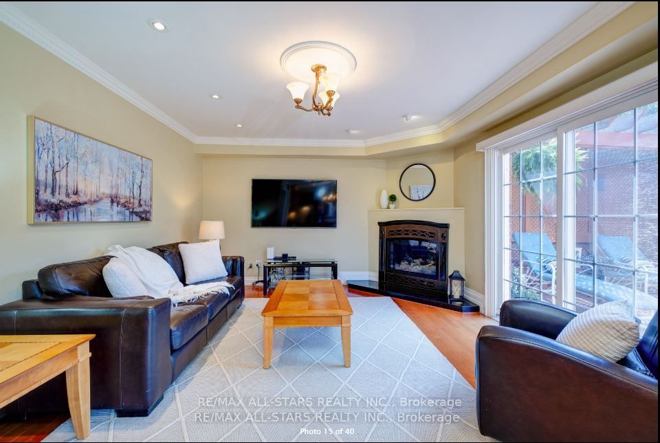 6 Lincoln Pl