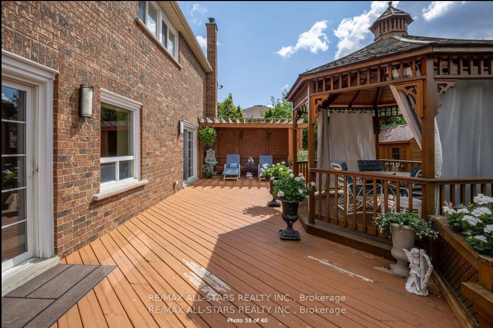 6 Lincoln Pl