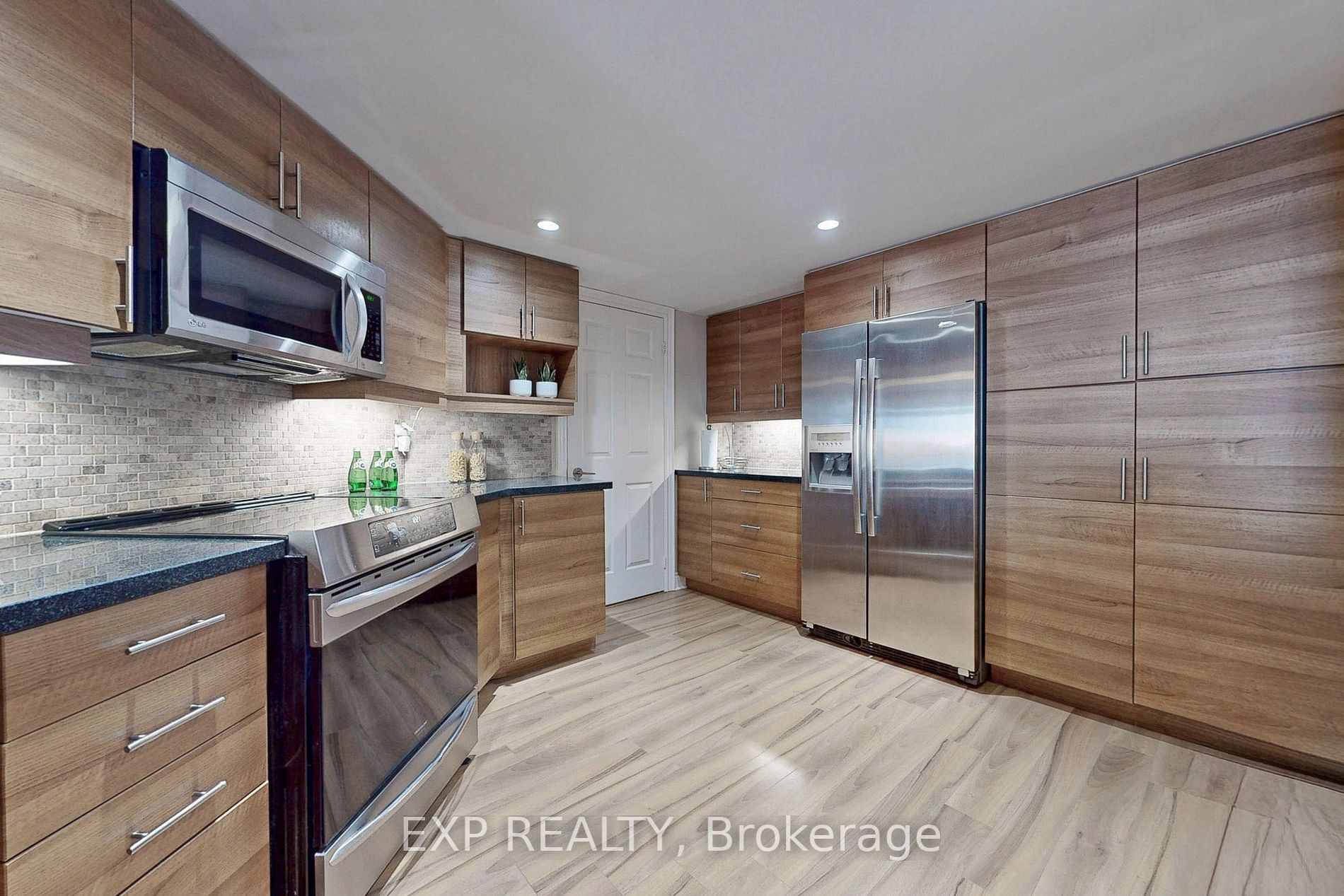 23 Cox Boulevard, #558