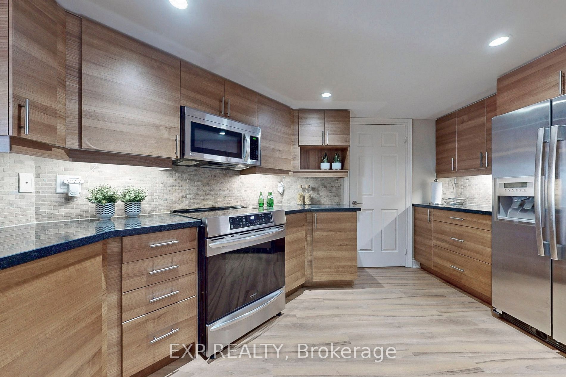 23 Cox Boulevard, #558