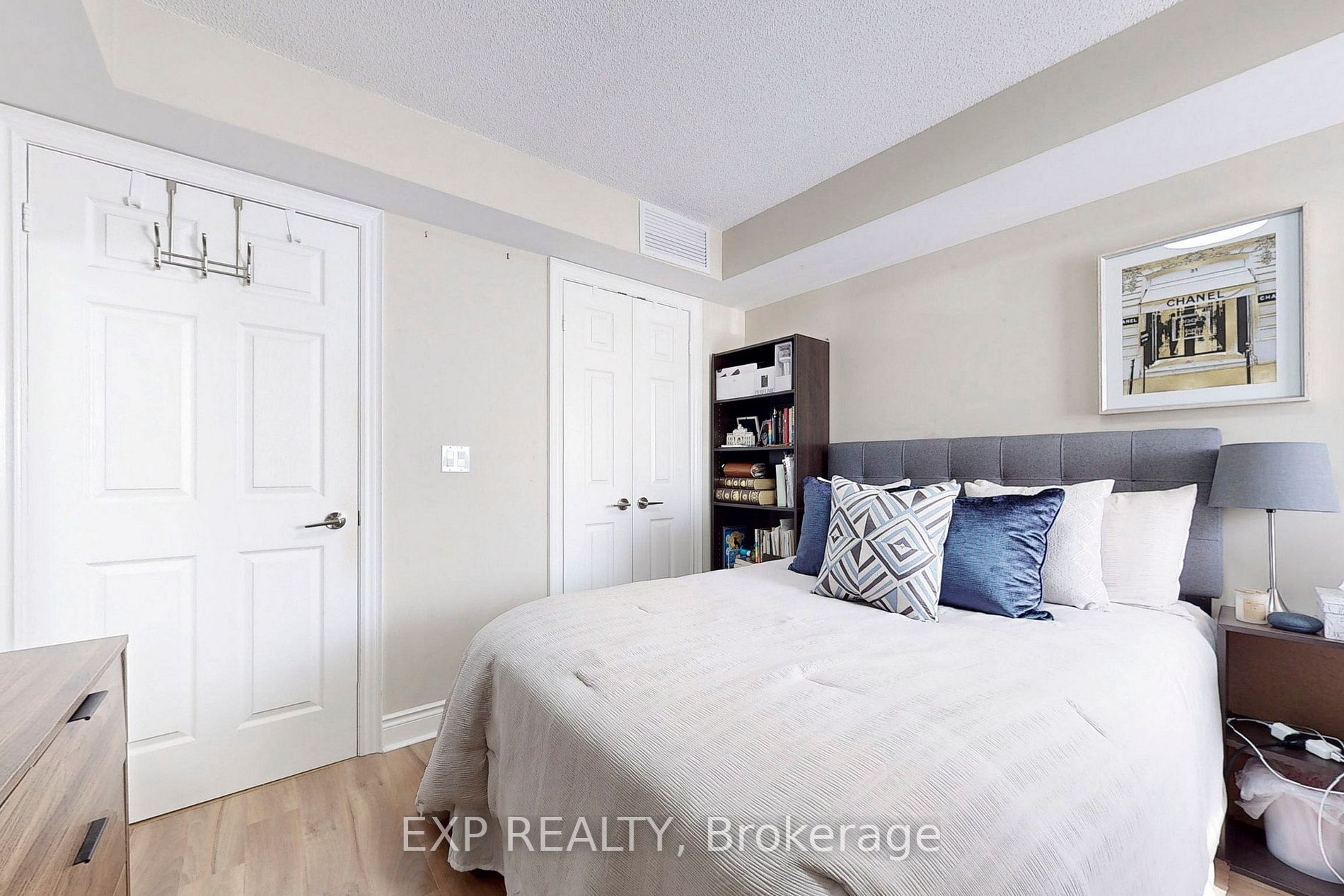 23 Cox Boulevard, #558