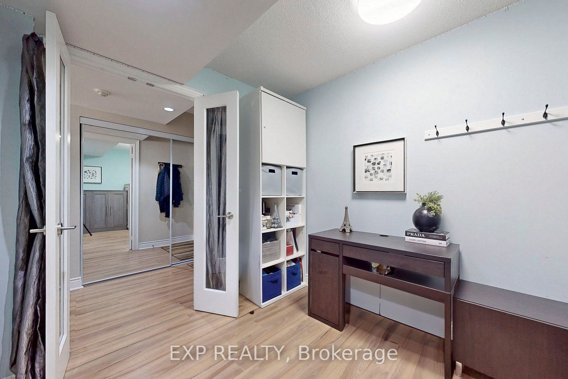 23 Cox Boulevard, #558