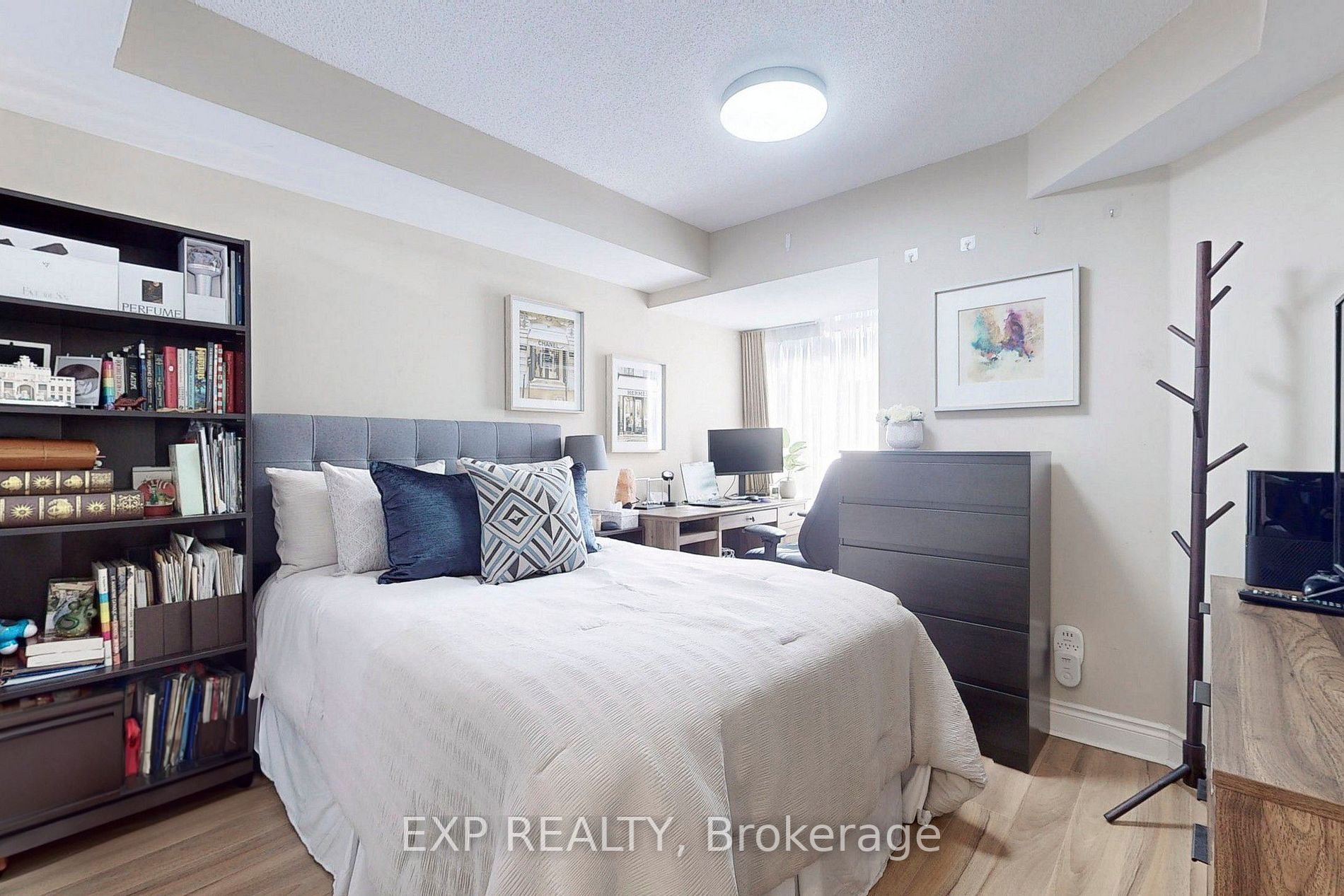 23 Cox Boulevard, #558