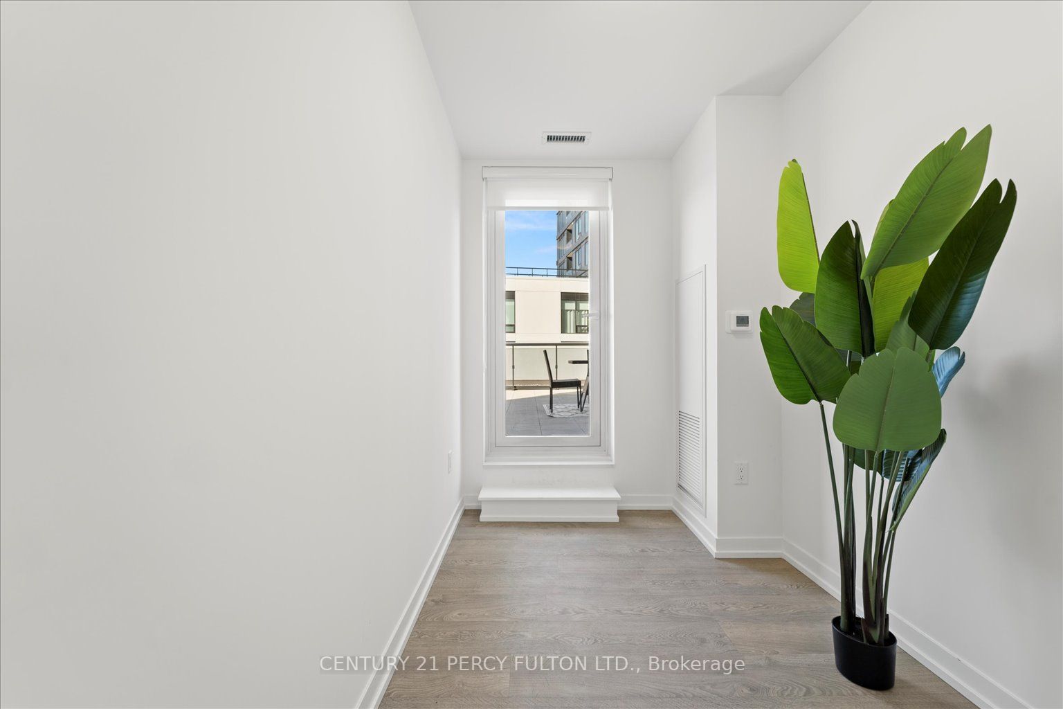 8868 Yonge St, #521E