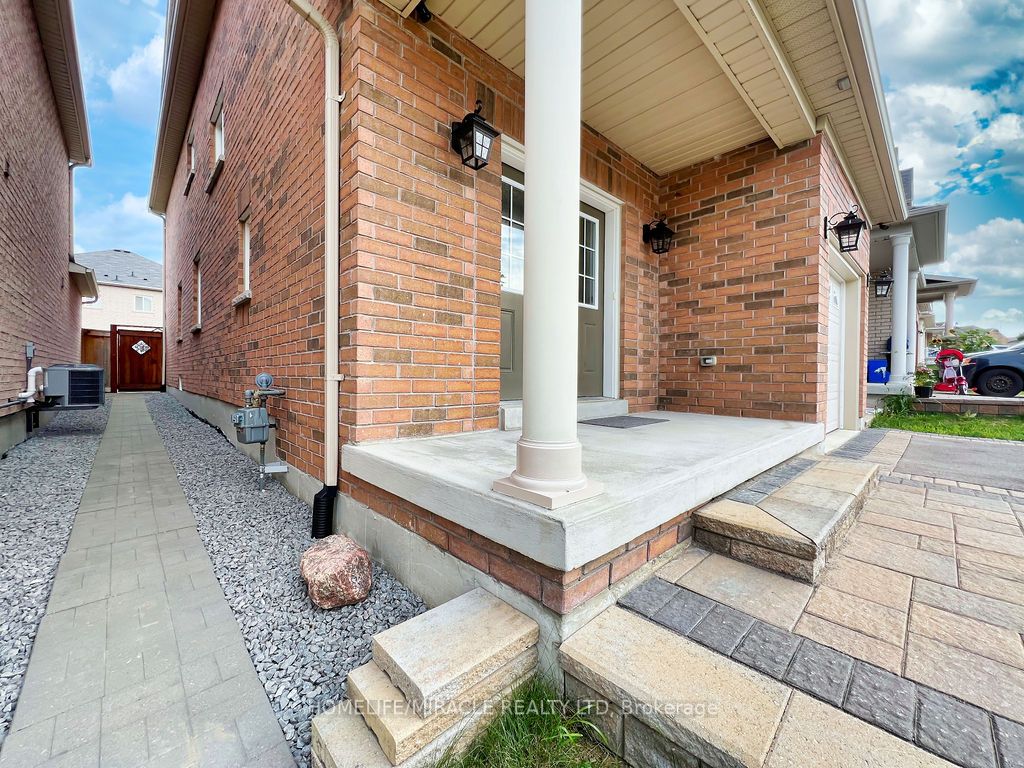 110 Herefordshire Crescent