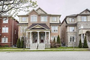 17 Ivy Stone Crt