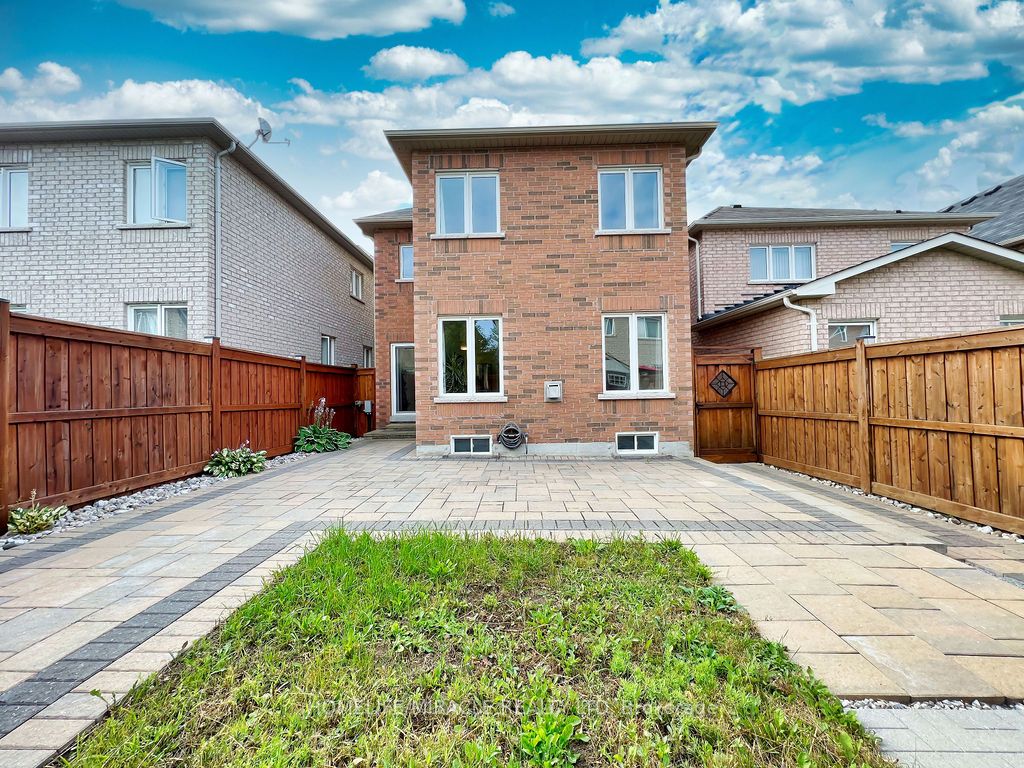 110 Herefordshire Crescent