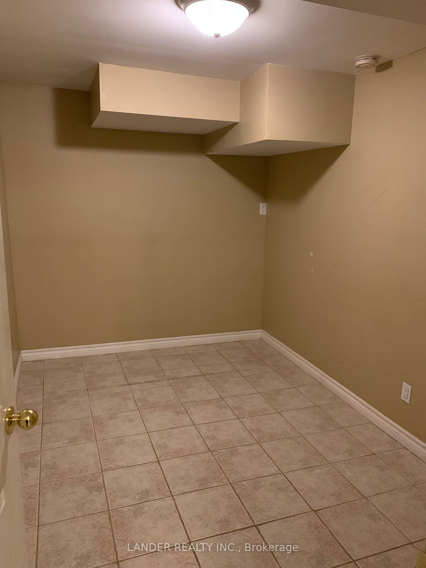 216 Currey Crescent