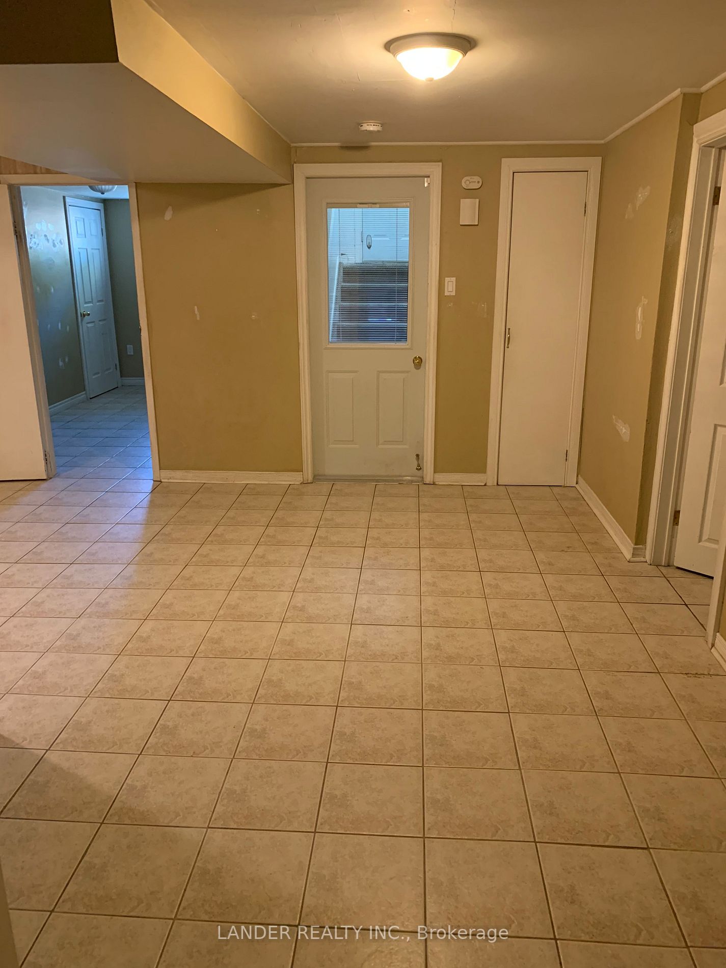216 Currey Crescent