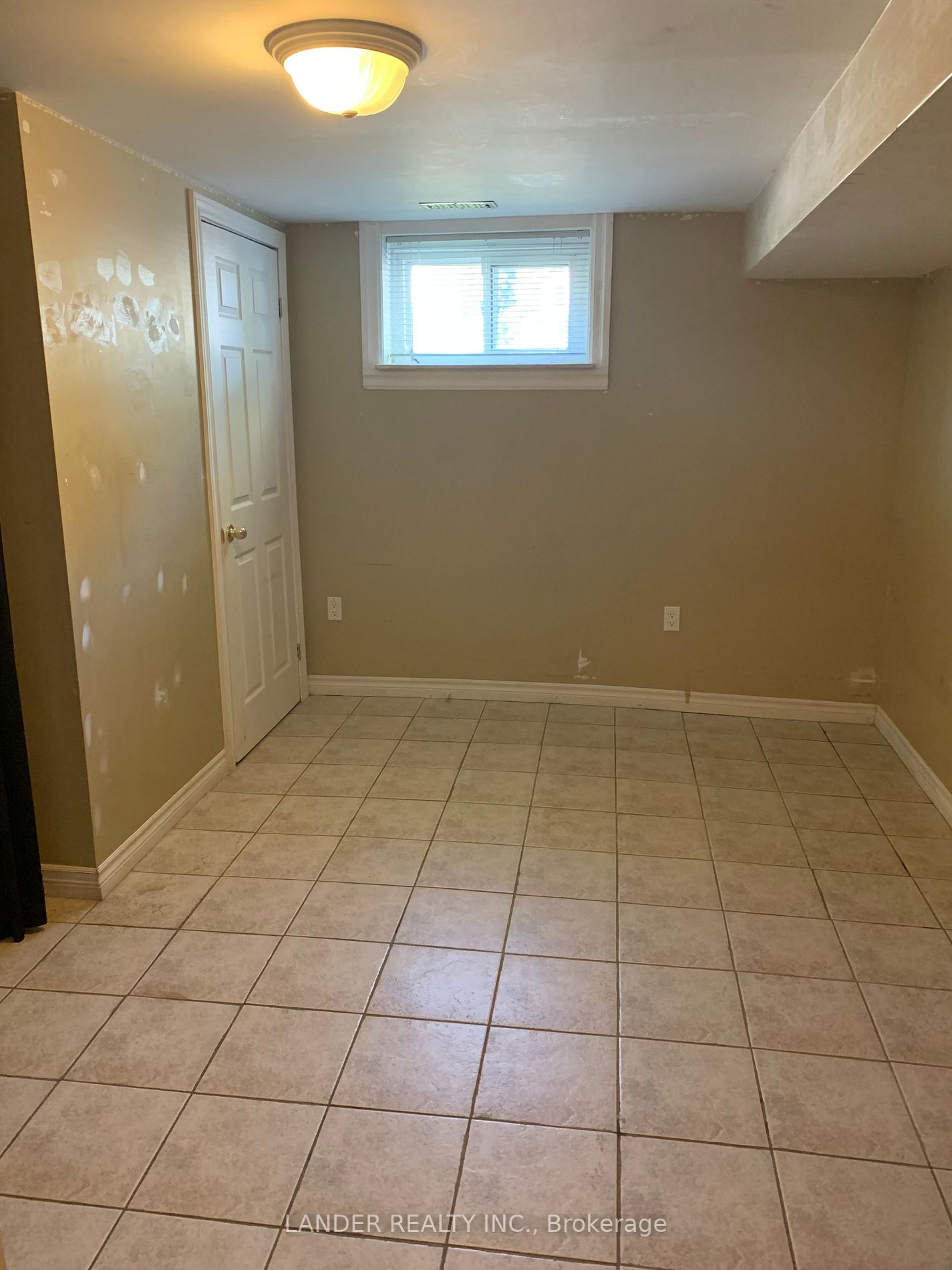 216 Currey Crescent