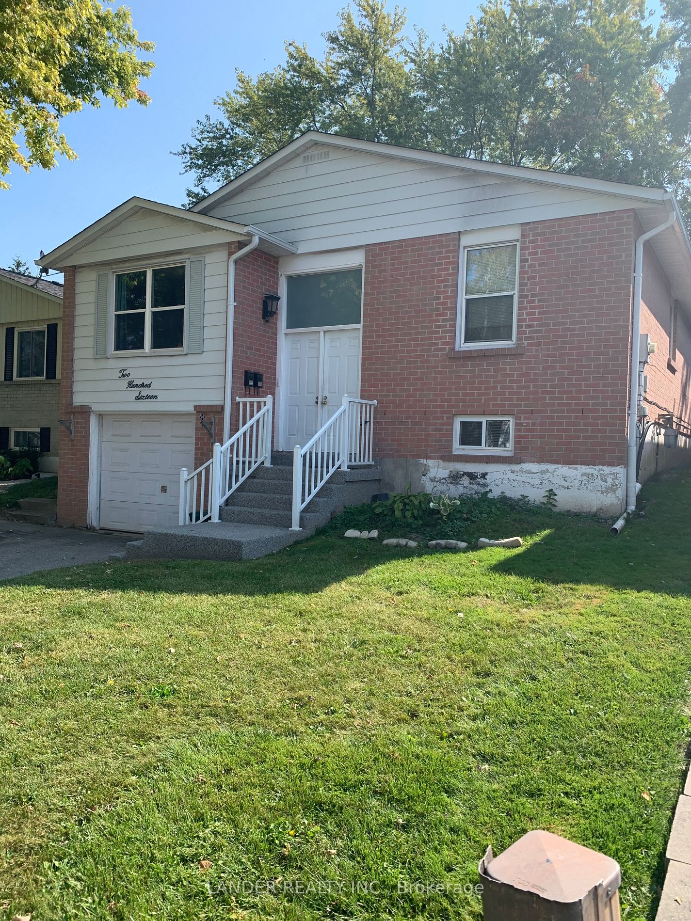 216 Currey Crescent