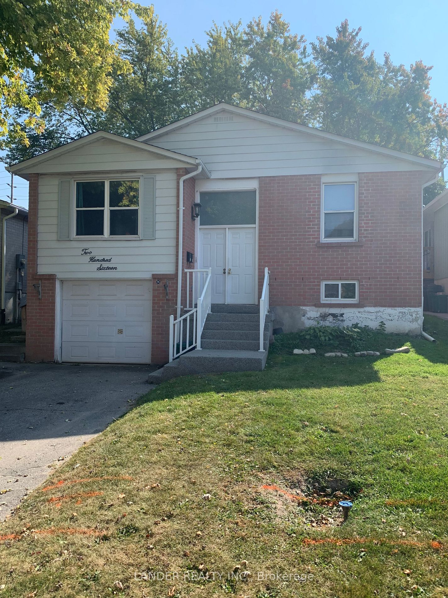 216 Currey Crescent