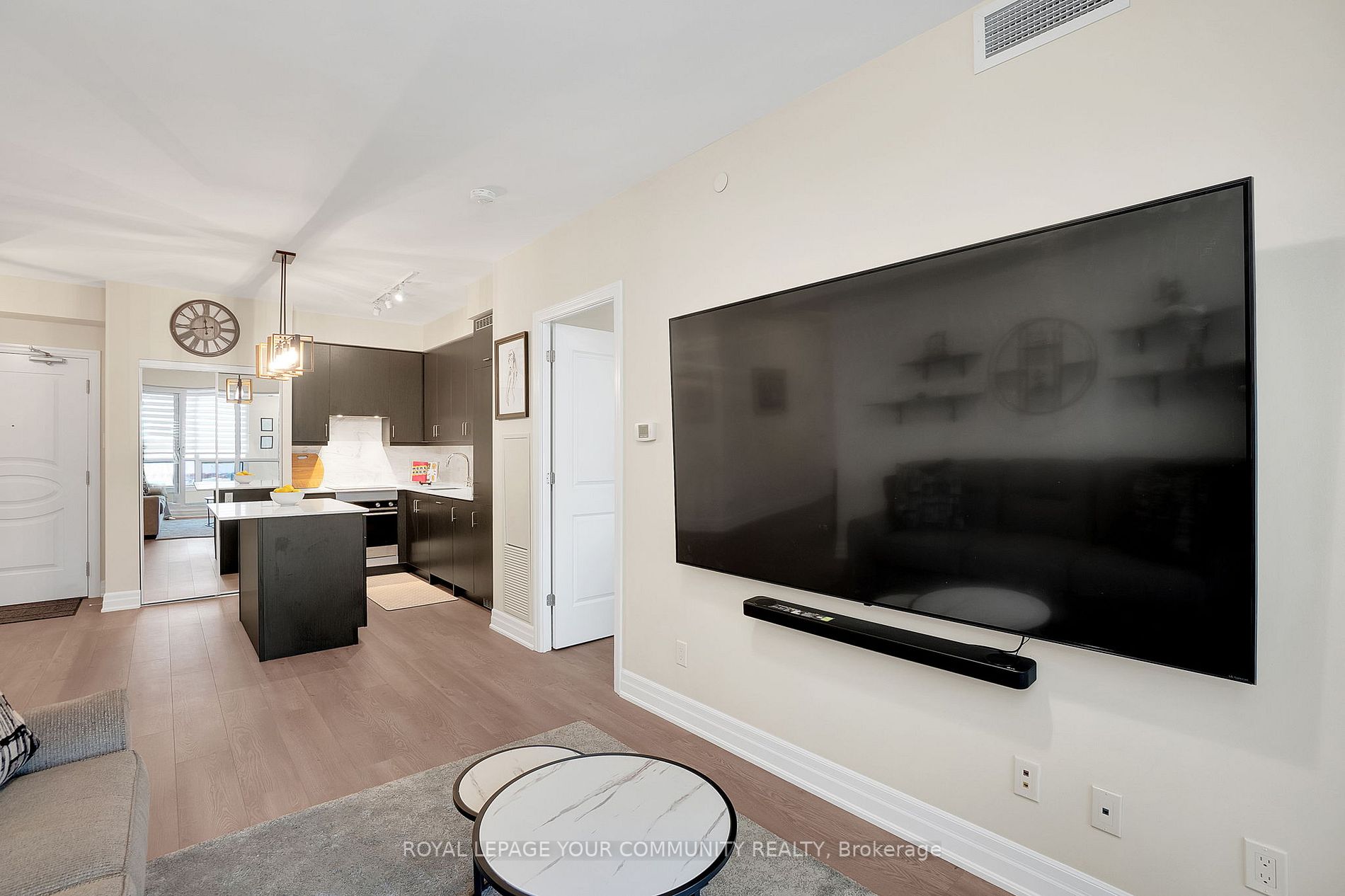 9085 Jane Street, #522