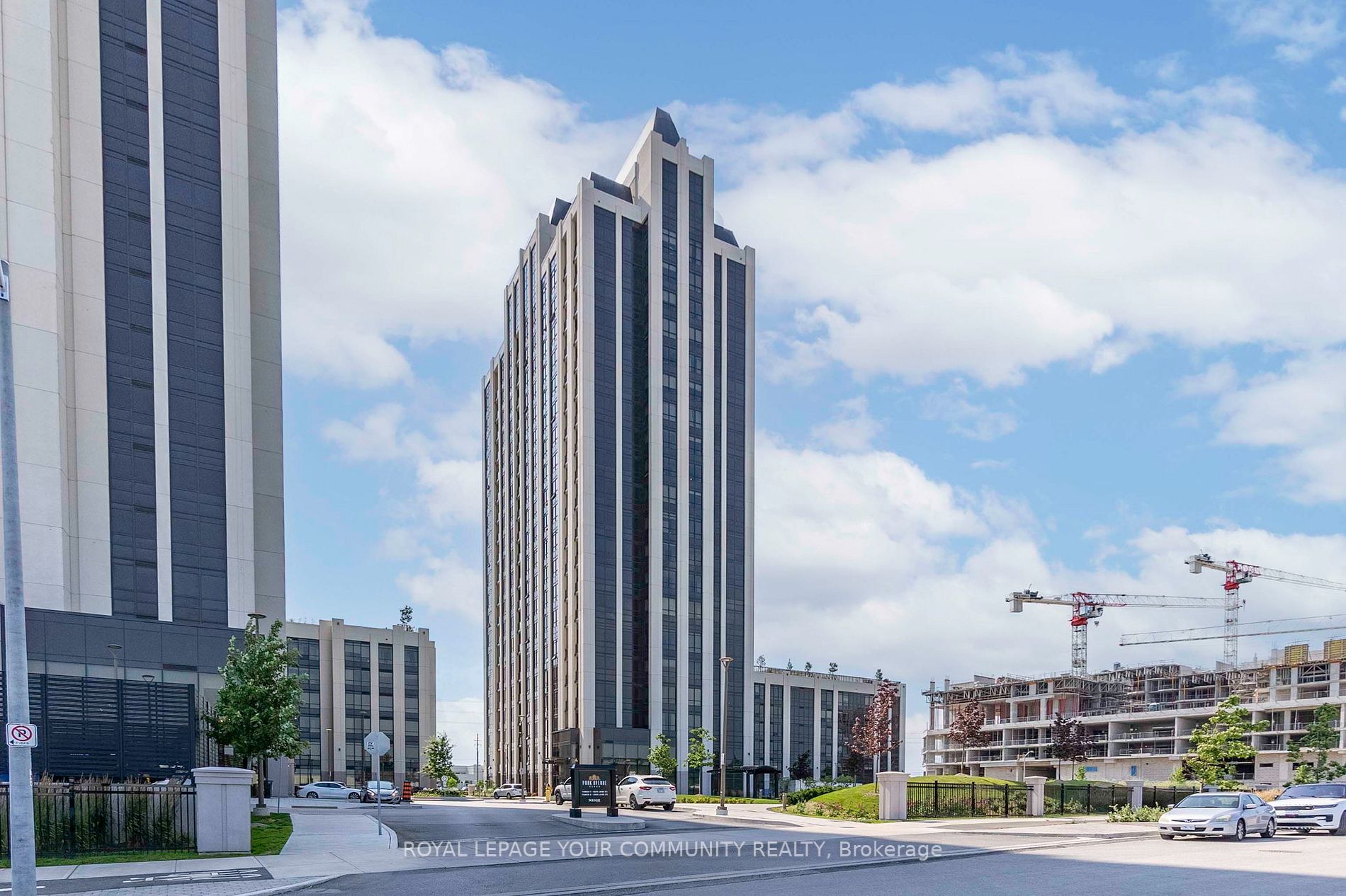 9085 Jane Street, #522