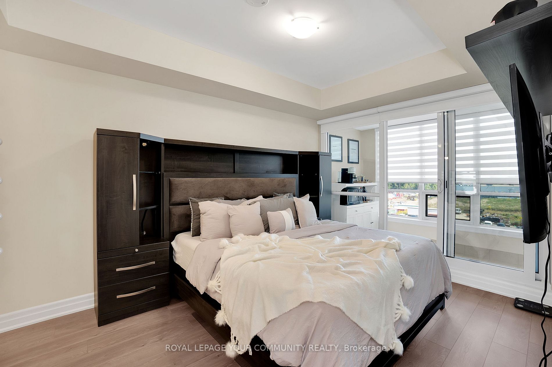 9085 Jane Street, #522