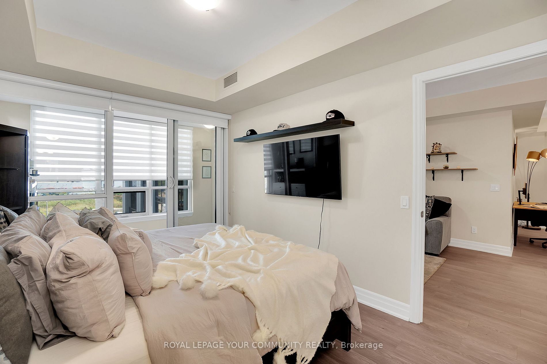 9085 Jane Street, #522