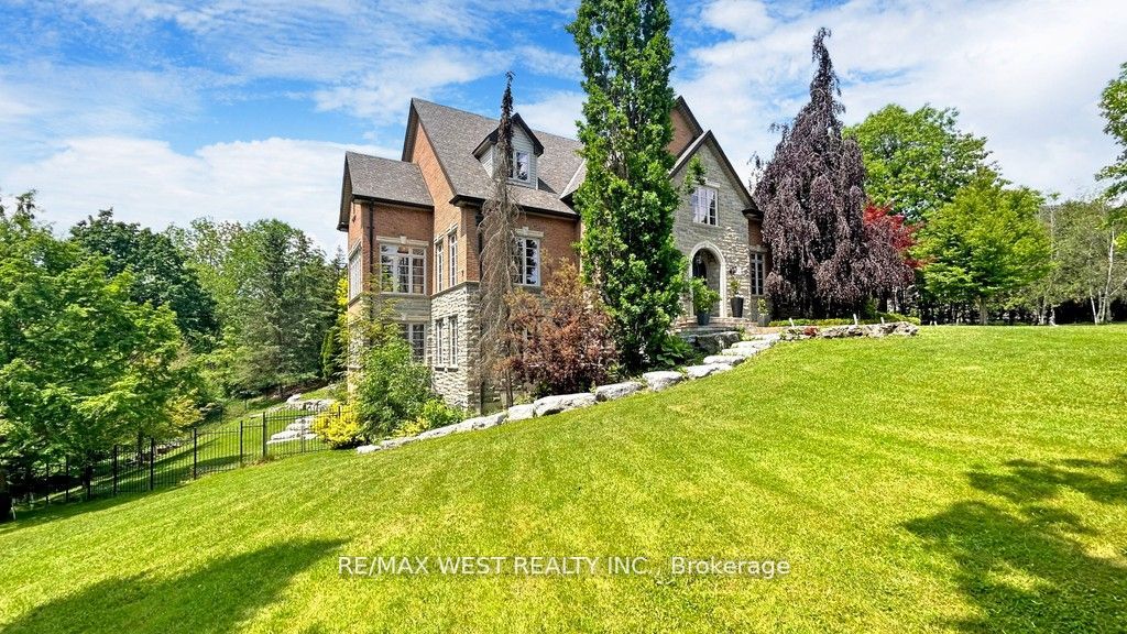 32 Daleview Crt