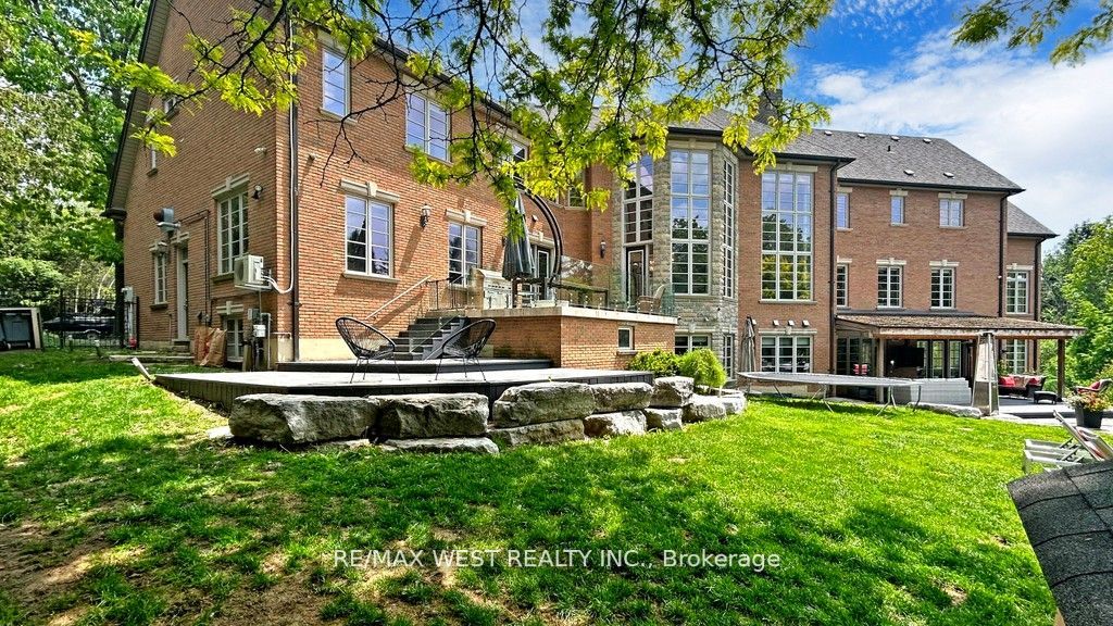 32 Daleview Crt