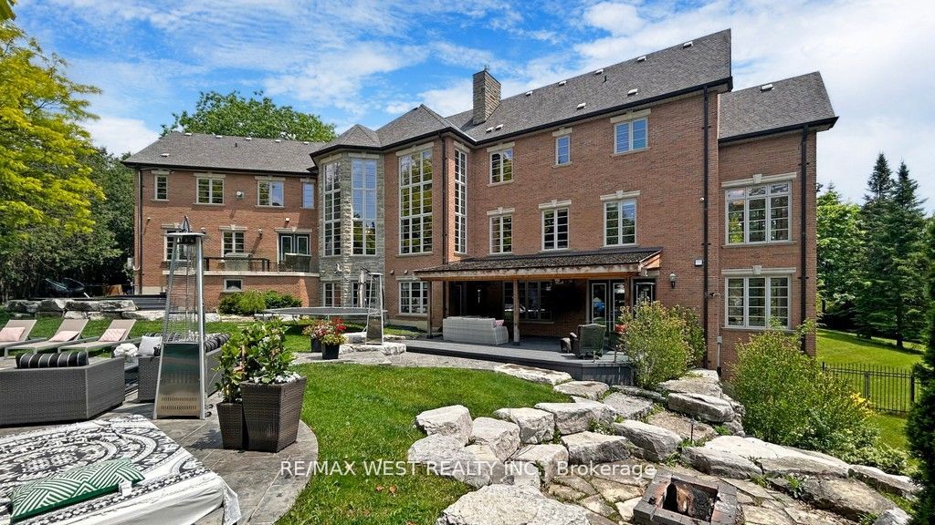 32 Daleview Crt