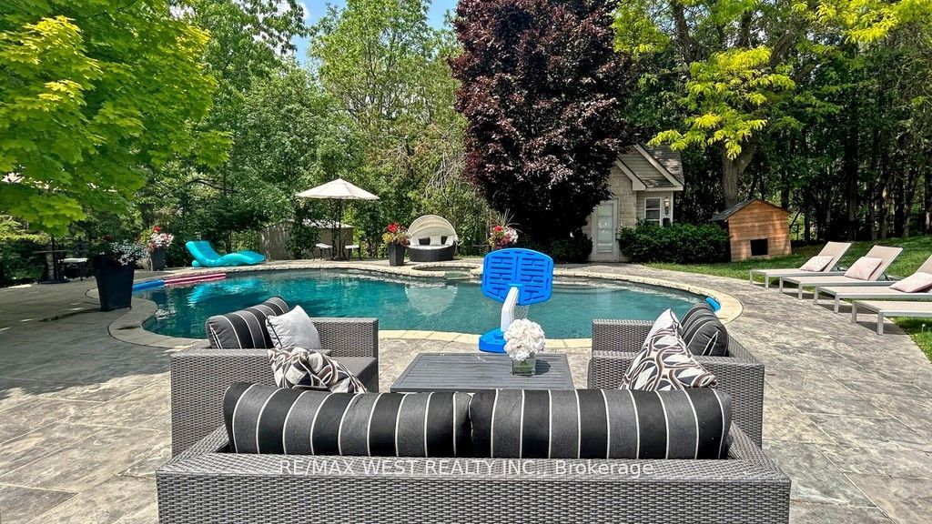 32 Daleview Crt