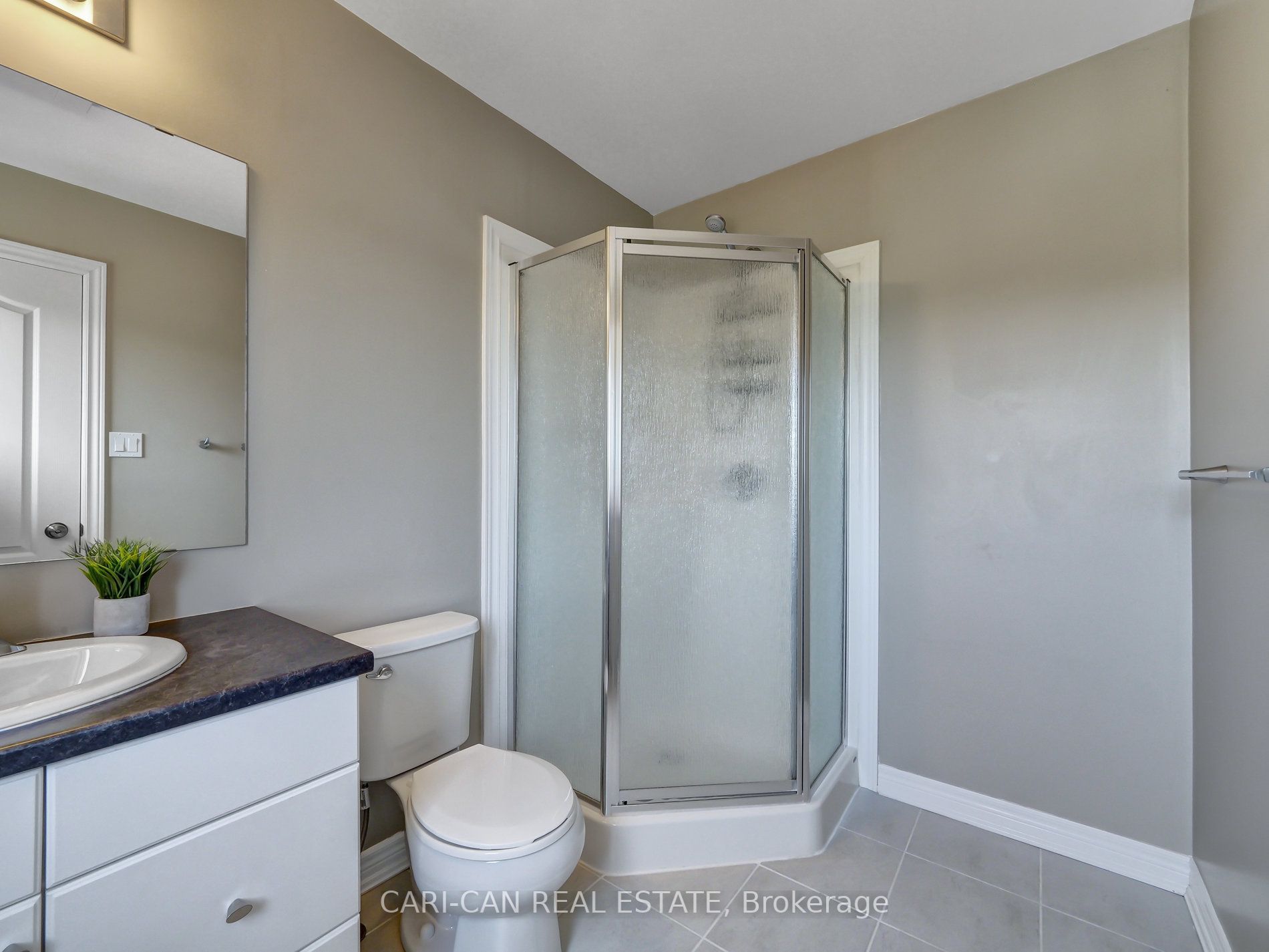 187 Hutchinson Dr
