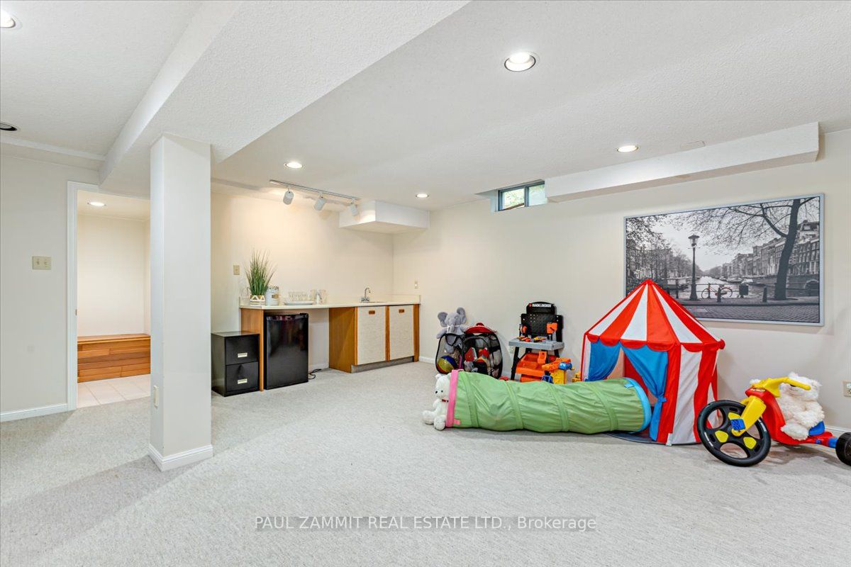 64 Brookshire Circle