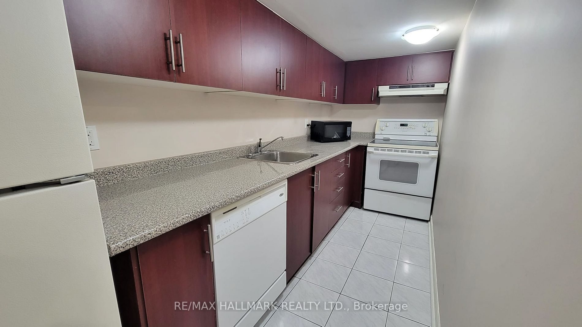 11 Mathewson St