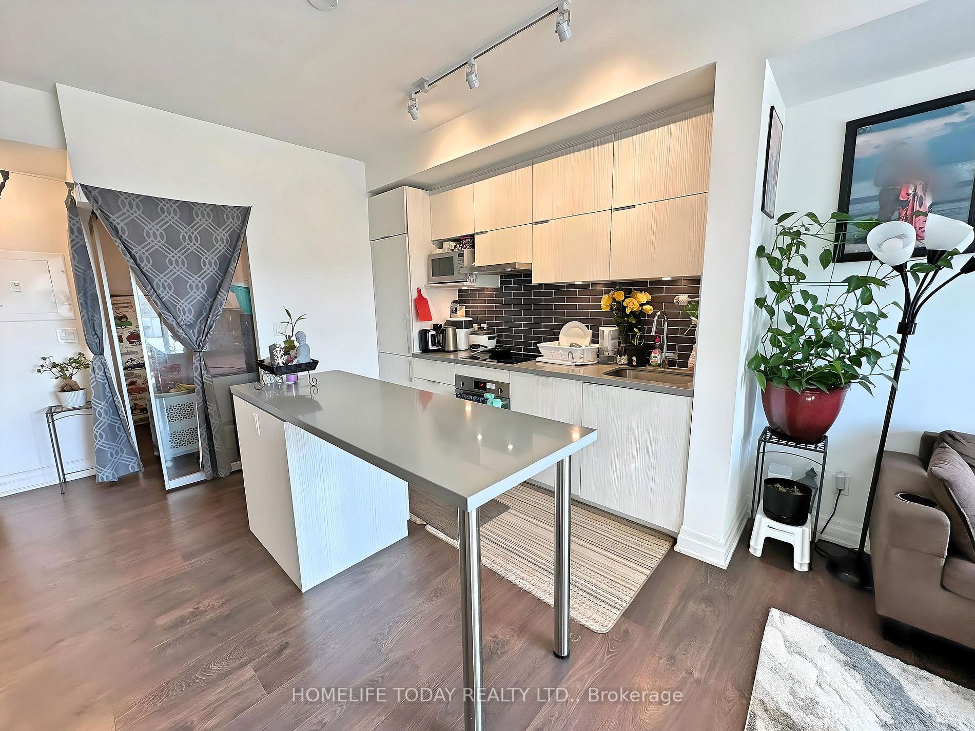 10 Rouge Valley Dr W, #721