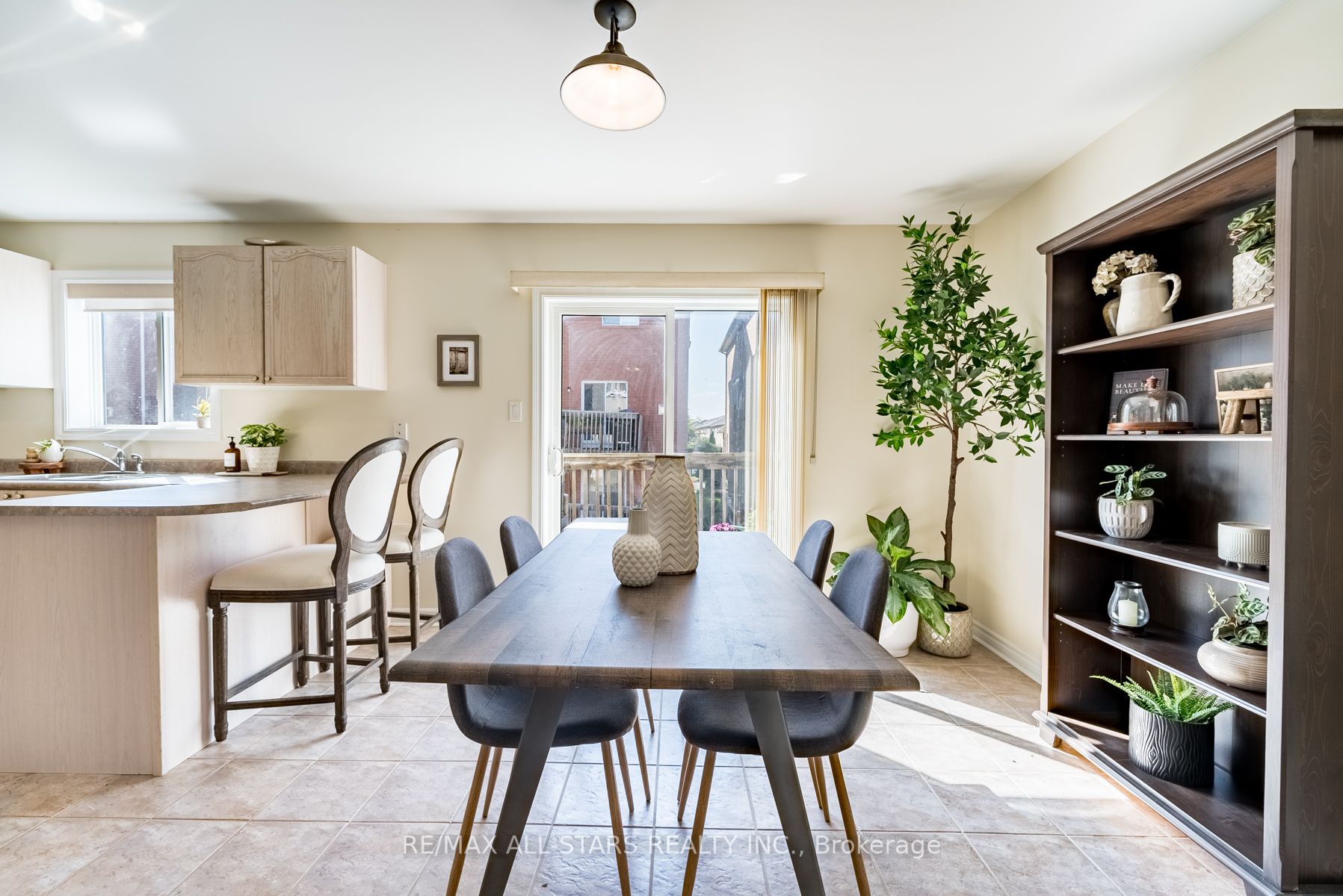 75 Gail Parks Cres