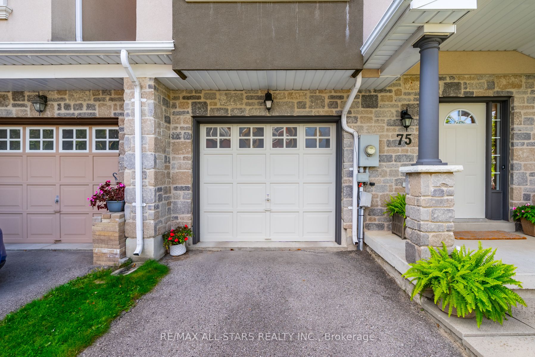 75 Gail Parks Cres