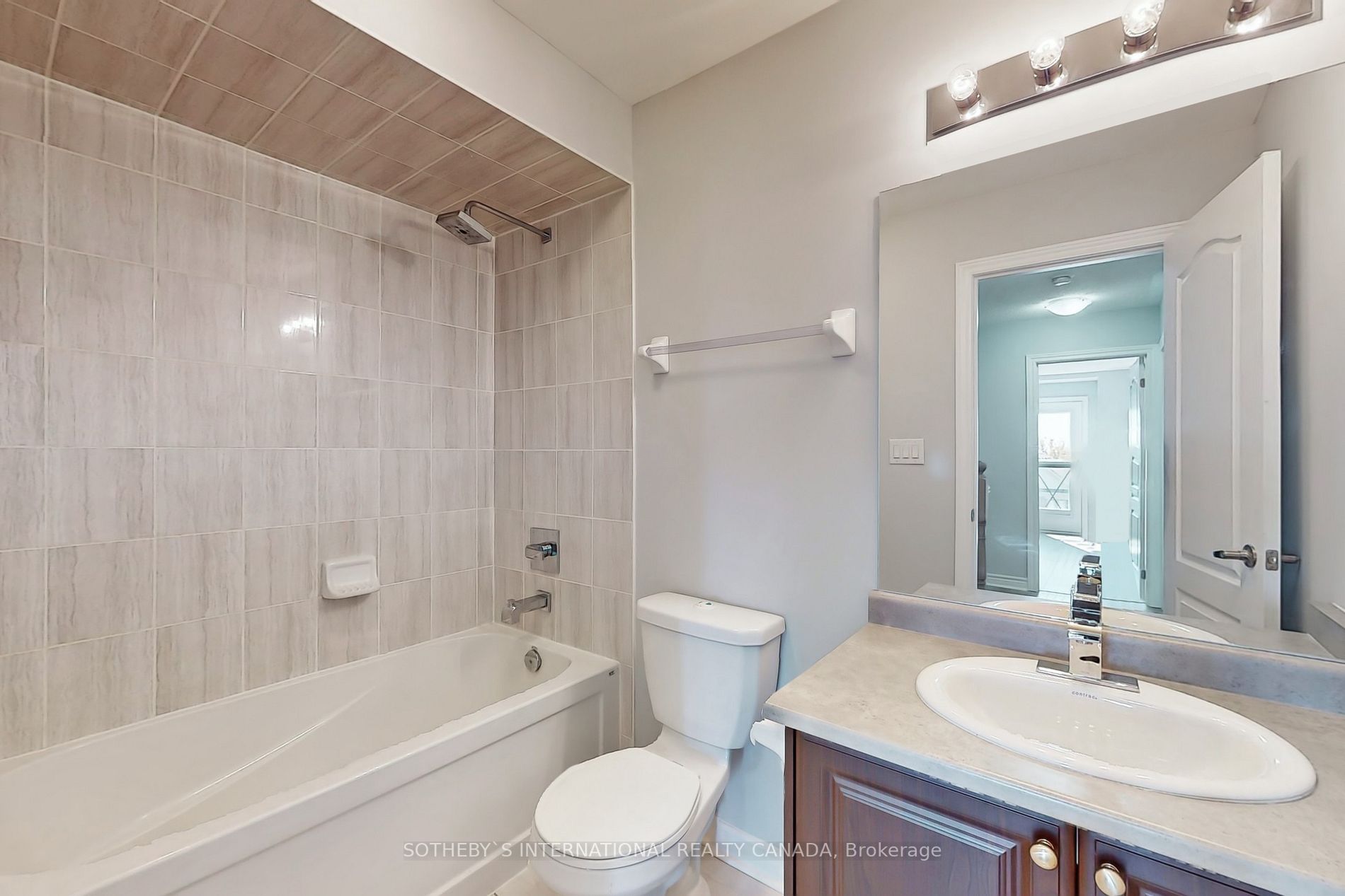 3905 Major Mackenzie Dr W, #214
