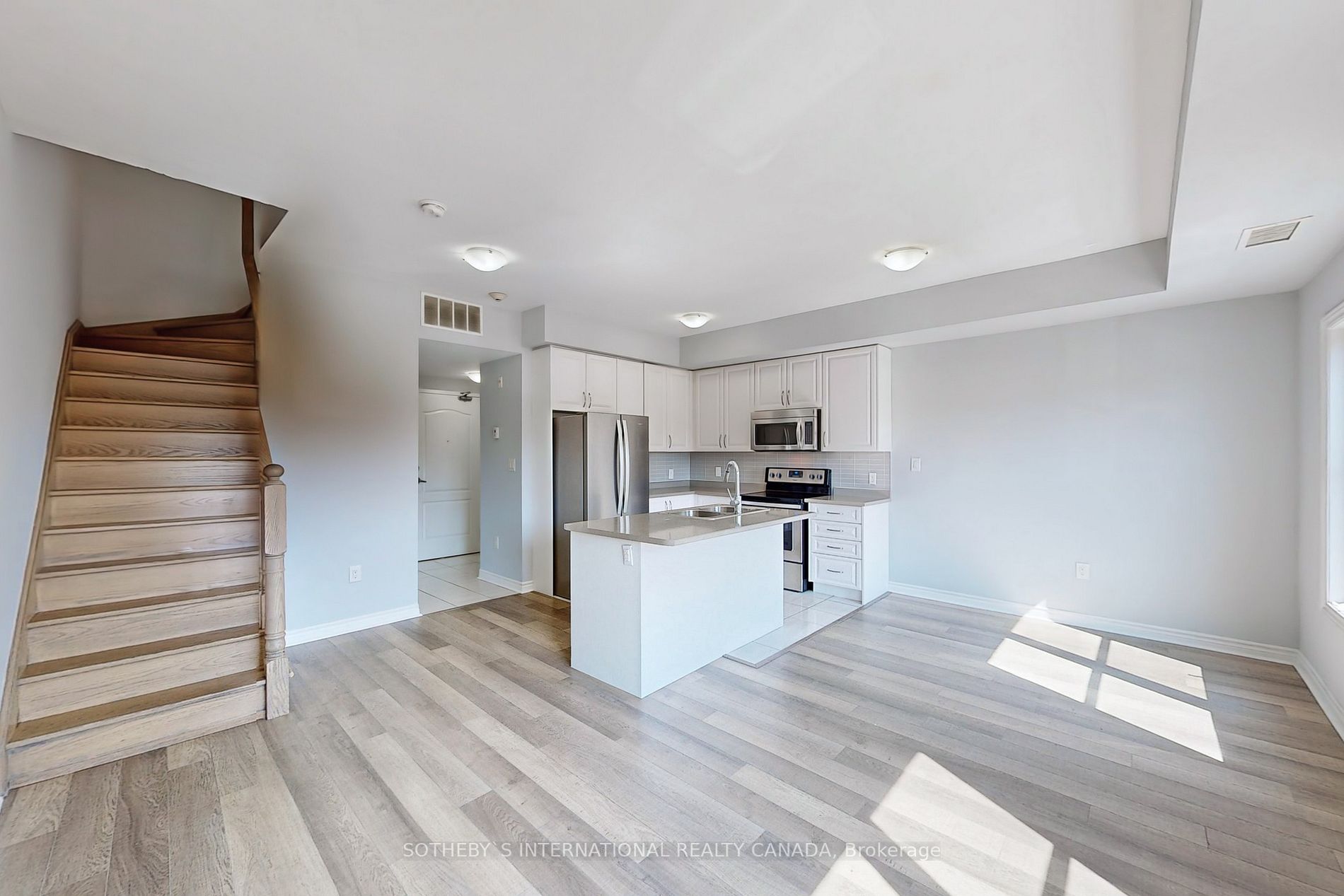 3905 Major Mackenzie Dr W, #214