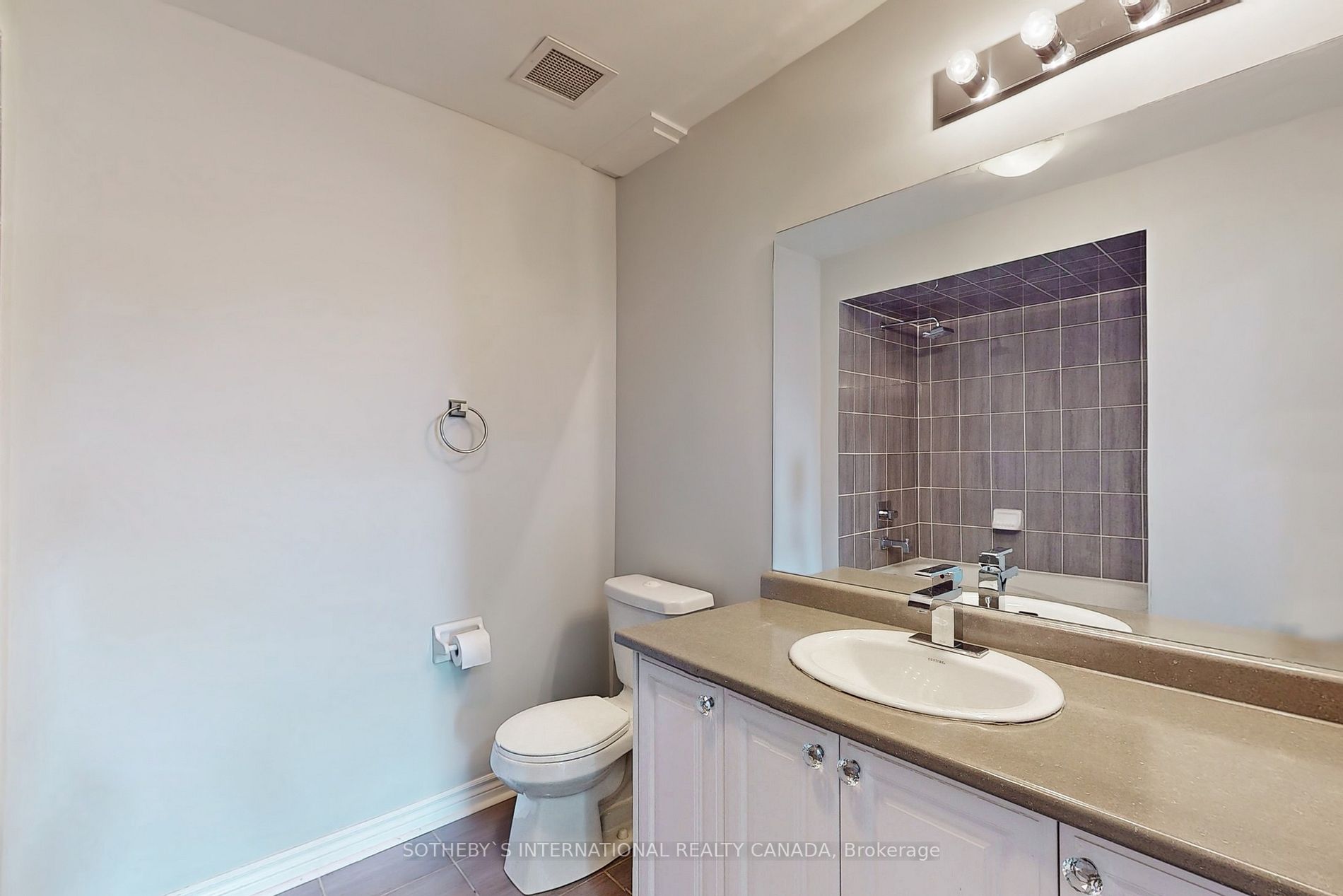 3905 Major Mackenzie Dr W, #214