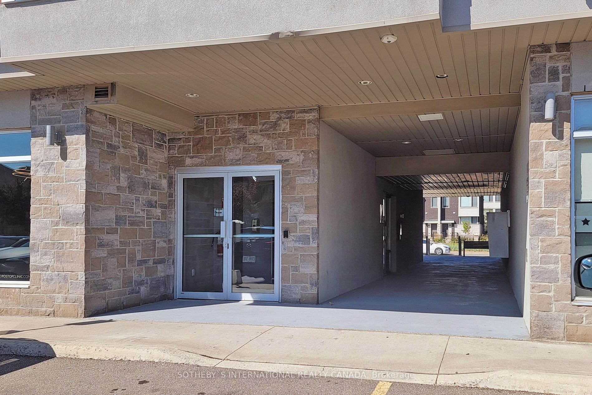 3905 Major Mackenzie Dr W, #214
